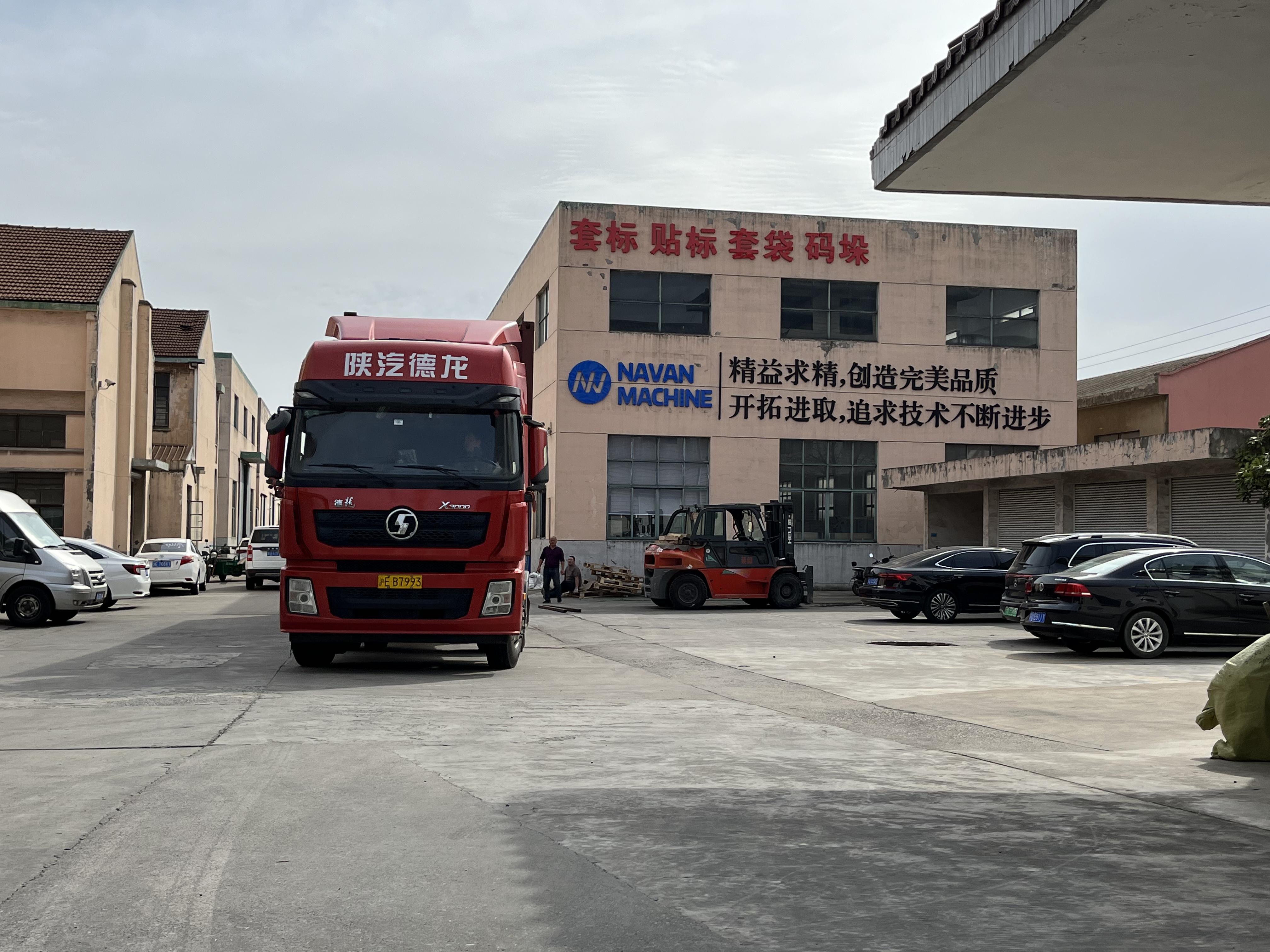 Envío de máquina de línea de llenado de ginebra a un cliente en Zimbabue